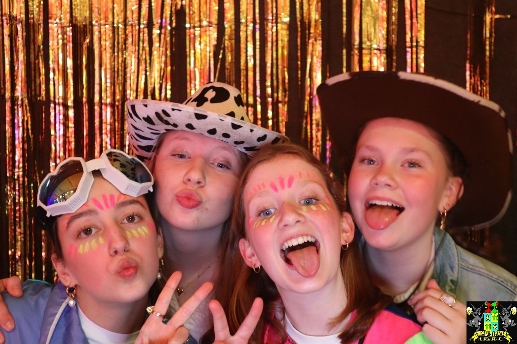 ../Images/Jeugd Opwarmbal Photobooth 391.jpg